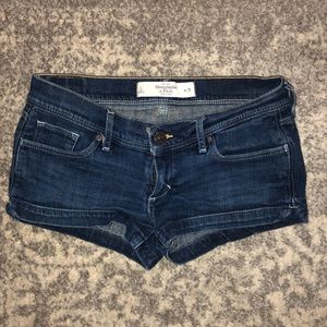 Abercrombie & Fitch Size 2